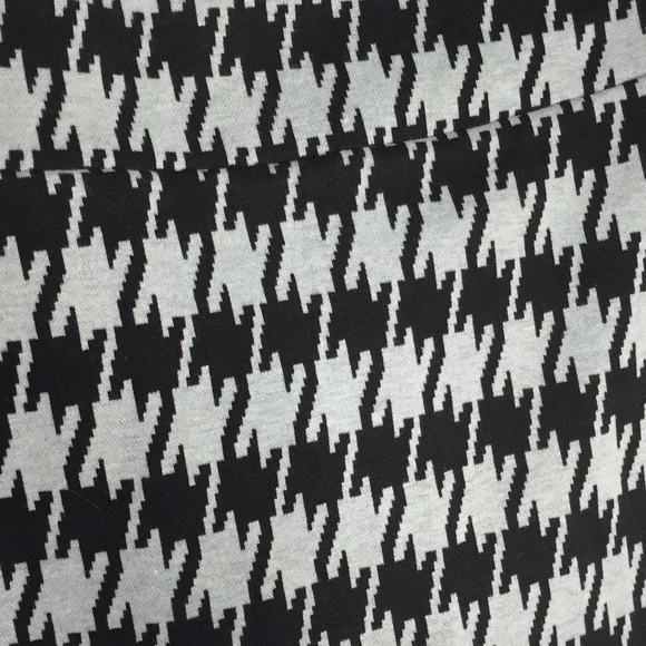 Nasty Gal Skirts - Nasty Gal Courtney Houndstooth Skirt Nasty Gal Skirts - Nasty Gal Courtney Houndstooth Skirt