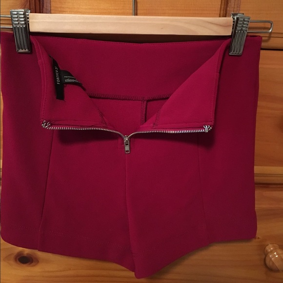 FOREVER 21 hot shorts - Picture 2 of 3