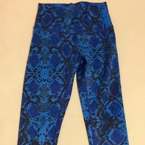 Lululemon blue snake print