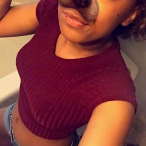 Meet your Posher, Desiree