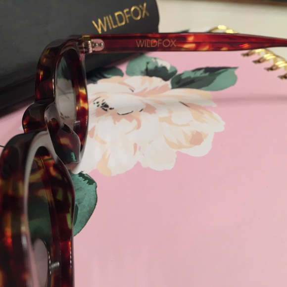 WILDFOX sunglasses in tortoise shell - Picture 2 of 3