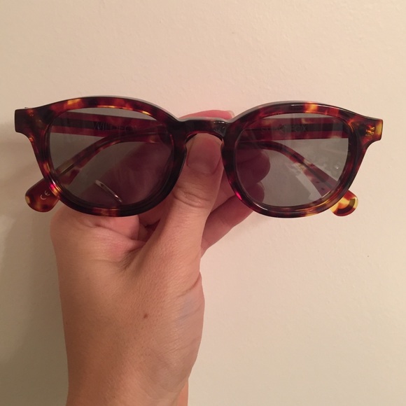 WILDFOX sunglasses in tortoise shell - Picture 3 of 3
