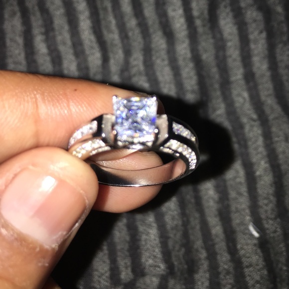 White cz ring never worn - Picture 3 of 4