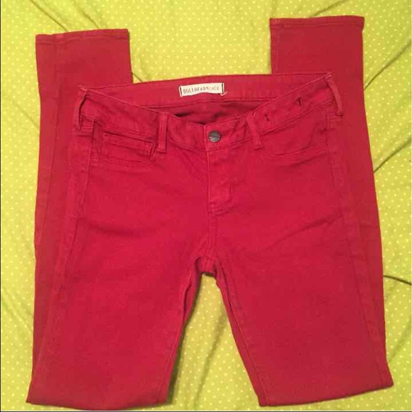Red skinny jeans / jeggings