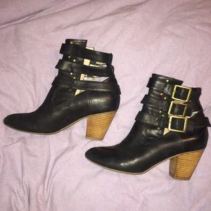 Miz Mooz black buckle booties!