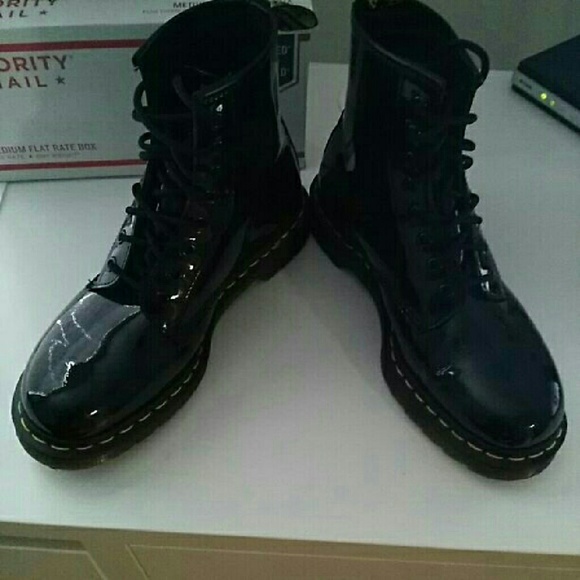 Dr. Martens 1460 Black Patent Lamper