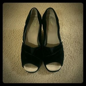 TOMS black velvet wedges 6.5