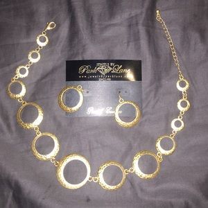 Necklace and earrings gold