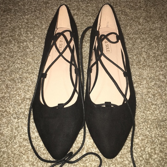 🆕 Wide Fit Black lace-up flats from Simplybe