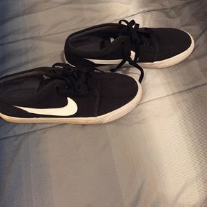 Men's Nike shoe