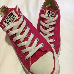 LIKE NEW Red Converse Sz 4.5 kids
