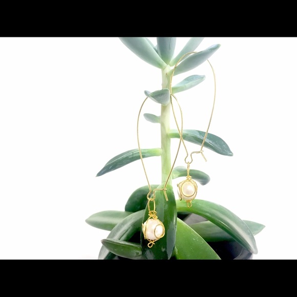 Handmade Pearl and Gold Entwined Dangle Earrings - Picture 1 of 1