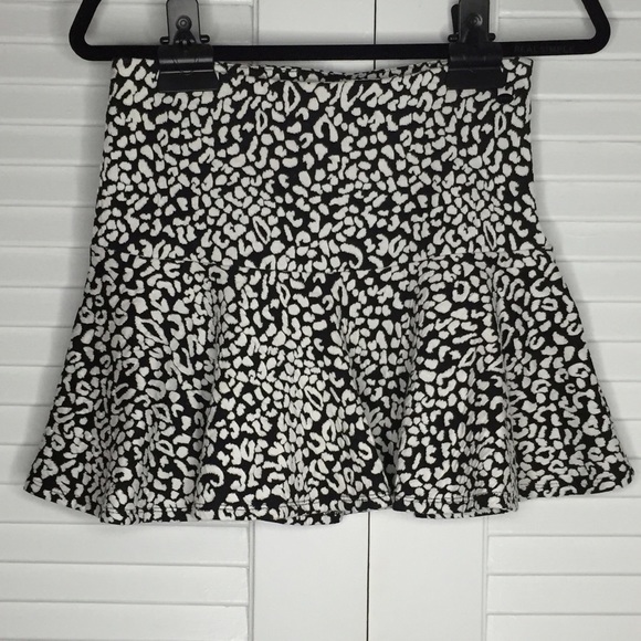 Guess Dresses & Skirts - Guess Animal Print Ruffle A-Line Skirt Guess Dresses & Skirts - Guess Animal Print Ruffle A-Line Skirt