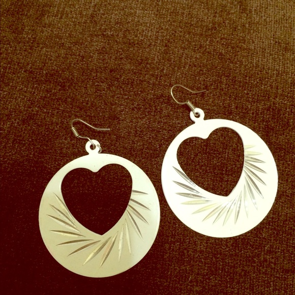 White 💎💞 heart earrings