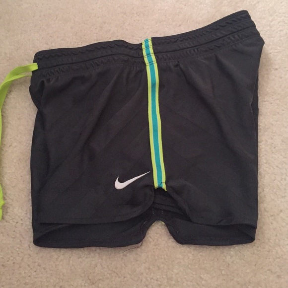 Woman's Nike Shorts - Picture 4 of 4