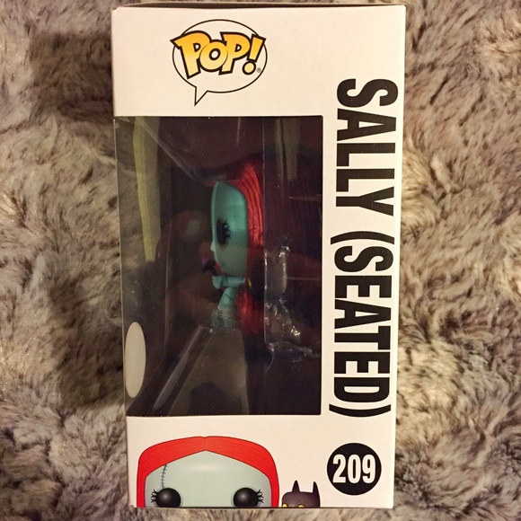 Funko Pop NYCC 2016 Seated Sally Vinyl Figure - Picture 2 of 4