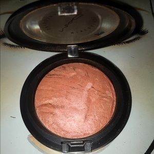 Mac limited edition stereo rose