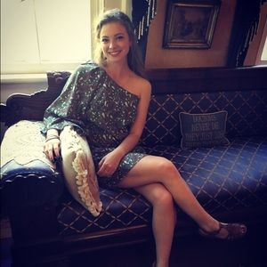 Meet your Posher, Caroline