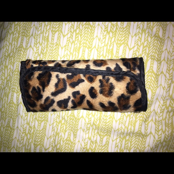 Cheetah print make up kit - Picture 2 of 2