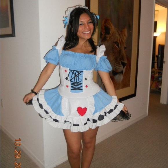 Alice in wonderland Halloween costume