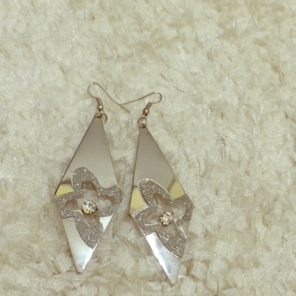 Chic silver earrings
