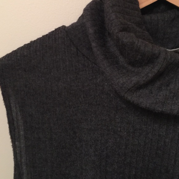 Clearance !!LAST ONE‼️Ribbed gray cowl neck  tunic - Picture 4 of 4