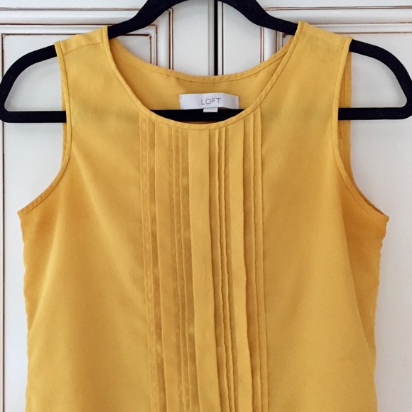 Pleated bubble hem shell - Picture 2 of 4