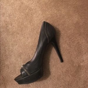 Adorable Black Leather Guess Heels