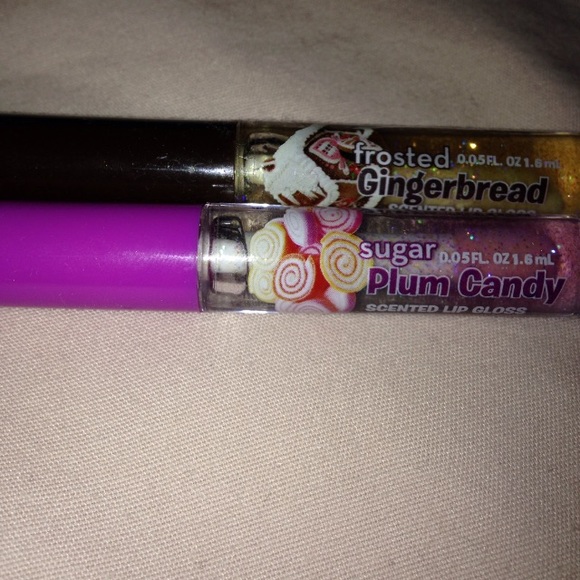 2 powder brushes, 4 lip products, eyebrow brush - Picture 2 of 3