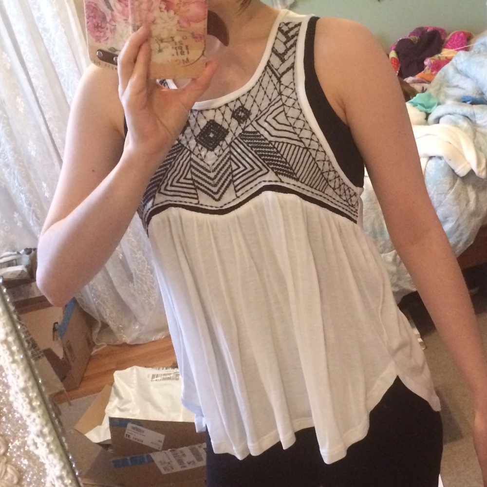 Forever 21 White & Black Embroidered Summer Top - Picture 4 of 4