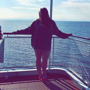 Meet your Posher, Caitlin