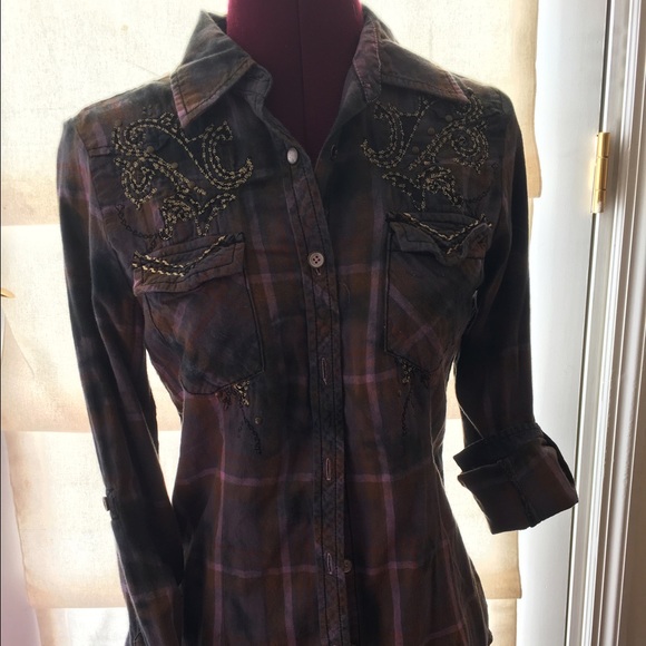 Roar Button Up