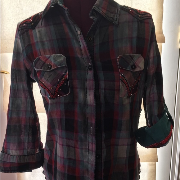 Roar Button Up