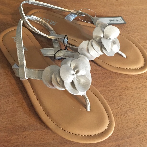 Apt. 9 sling back sandals, size 7/8