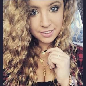 Meet your Posher, Brooke