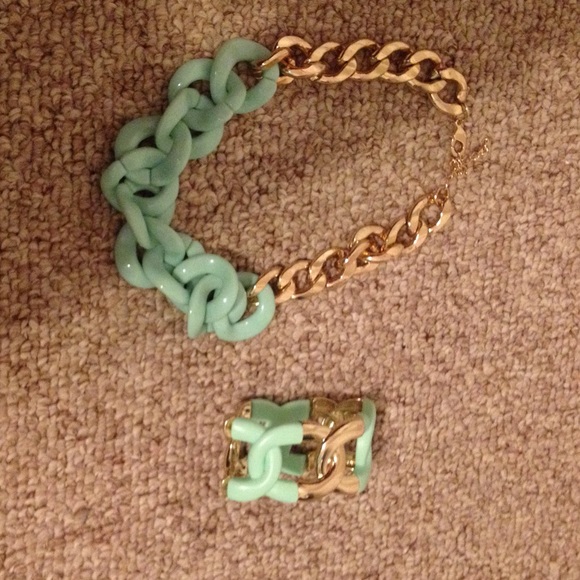 Sea Foam green statement necklace with bracelet