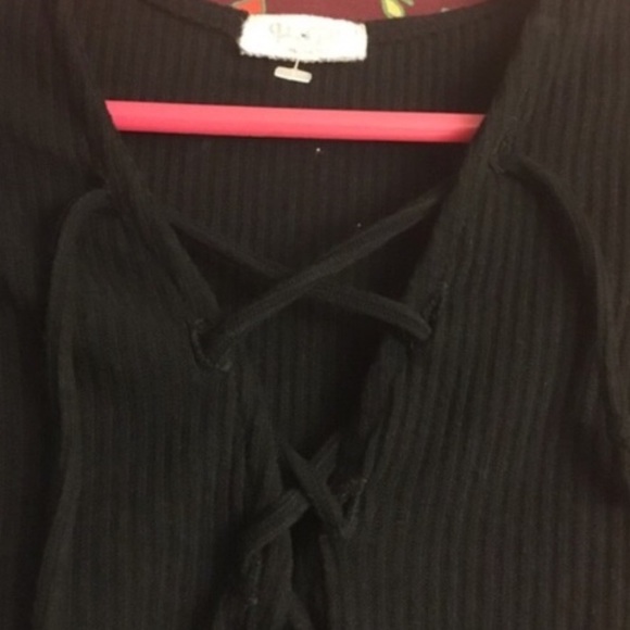 ✨BRANDY MELVILLE TOP✨ - Picture 2 of 4