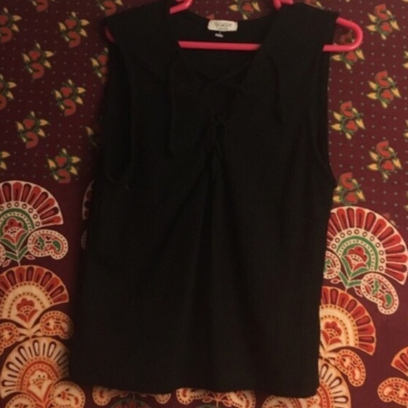 ✨BRANDY MELVILLE TOP✨ - Picture 3 of 4