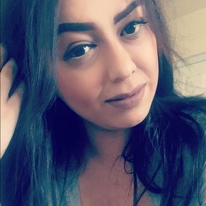 Meet your Posher, Estela