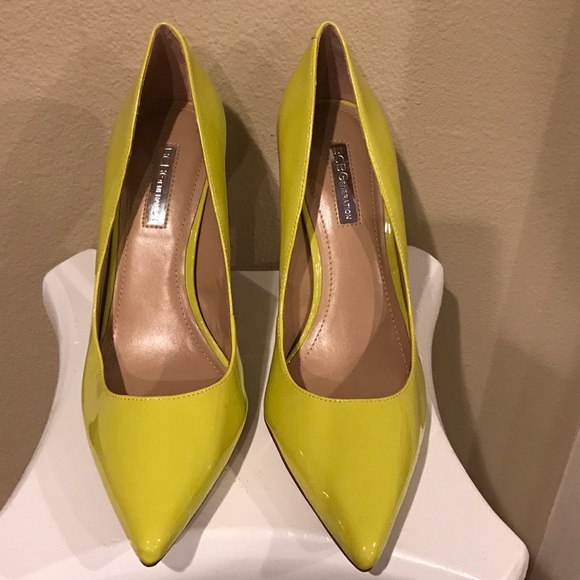BCBGeneration Shoes - ✨Like new: BCBGeneration lime colored heels✨
