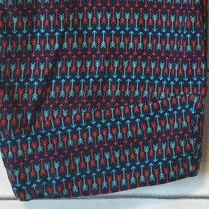 LuLaRoe Arrow leggings TC!