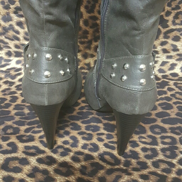 G by Guess gray knee high boots with 4" heels - Picture 2 of 4