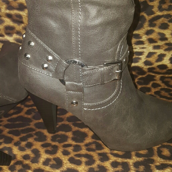 G by Guess gray knee high boots with 4" heels - Picture 3 of 4