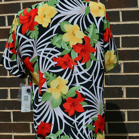 Black and whiye  blouse with red/yellow flowers - Picture 2 of 2