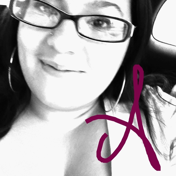 Meet your Posher, Angelica