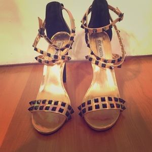 Black & Nude Steve Madden Strappy Heel. Size 8.