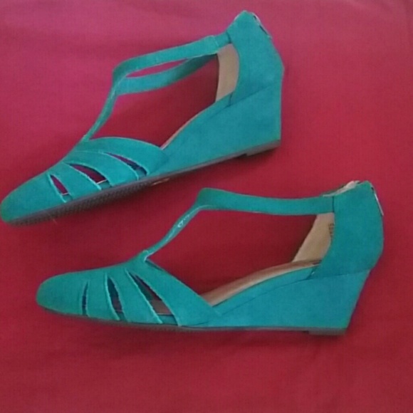 🔥deep teal suede statement wedges🔥 - Picture 3 of 4