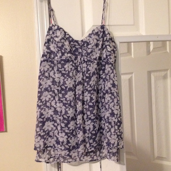 Blue and white flower tank top!