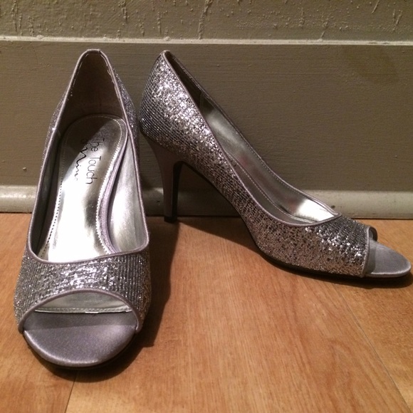 Silver sparkly peep toe pumps! - Picture 1 of 3