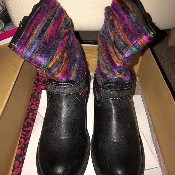 Grey booties with knitted colors - Picture 2 of 3